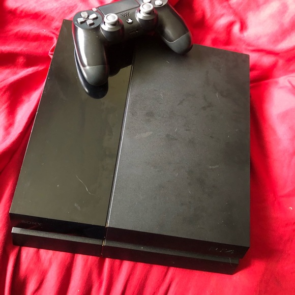 PLAYSTATION 4 - Picture 2 of 4
